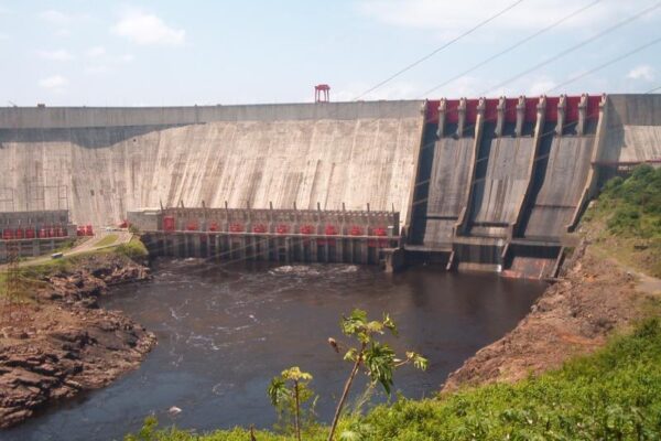 El embalse del Guri, el más grande de toda Venezuela, donde se encuentra la central hidroeléctrica Simón Bolívar. Fotografía: Cirofono.