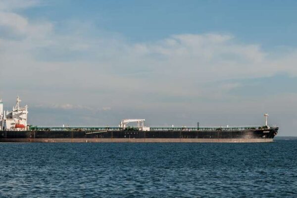 Buque petrolero ICARO en el Lago Maracaibo, Venezuela. Fotografía: Wilfredor.