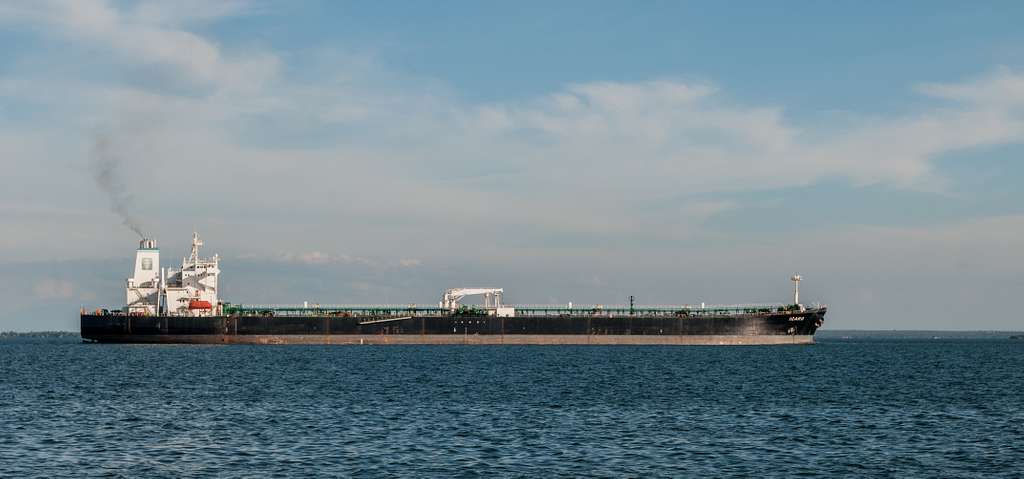 Buque petrolero ICARO en el Lago Maracaibo, Venezuela. Fotografía: Wilfredor.