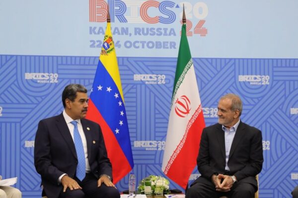 Irán y Venezuela cerca de firmar acuerdo de libre comercio
