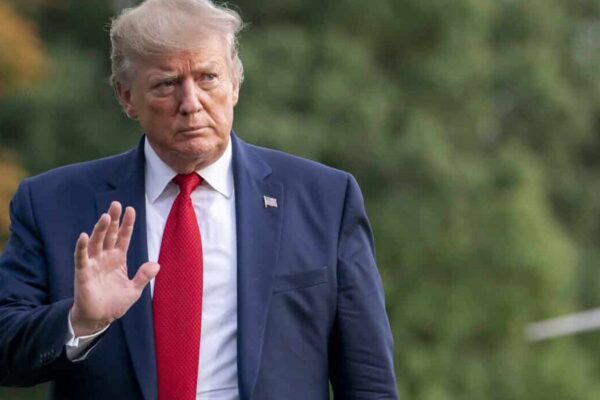 Trump niega sostener conversaciones con su gobierno para «cambio de régimen» en Venezuela