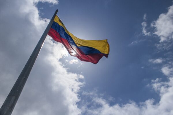 Grupo de periodistas rechaza “convertir a Venezuela en territorio de guerra”